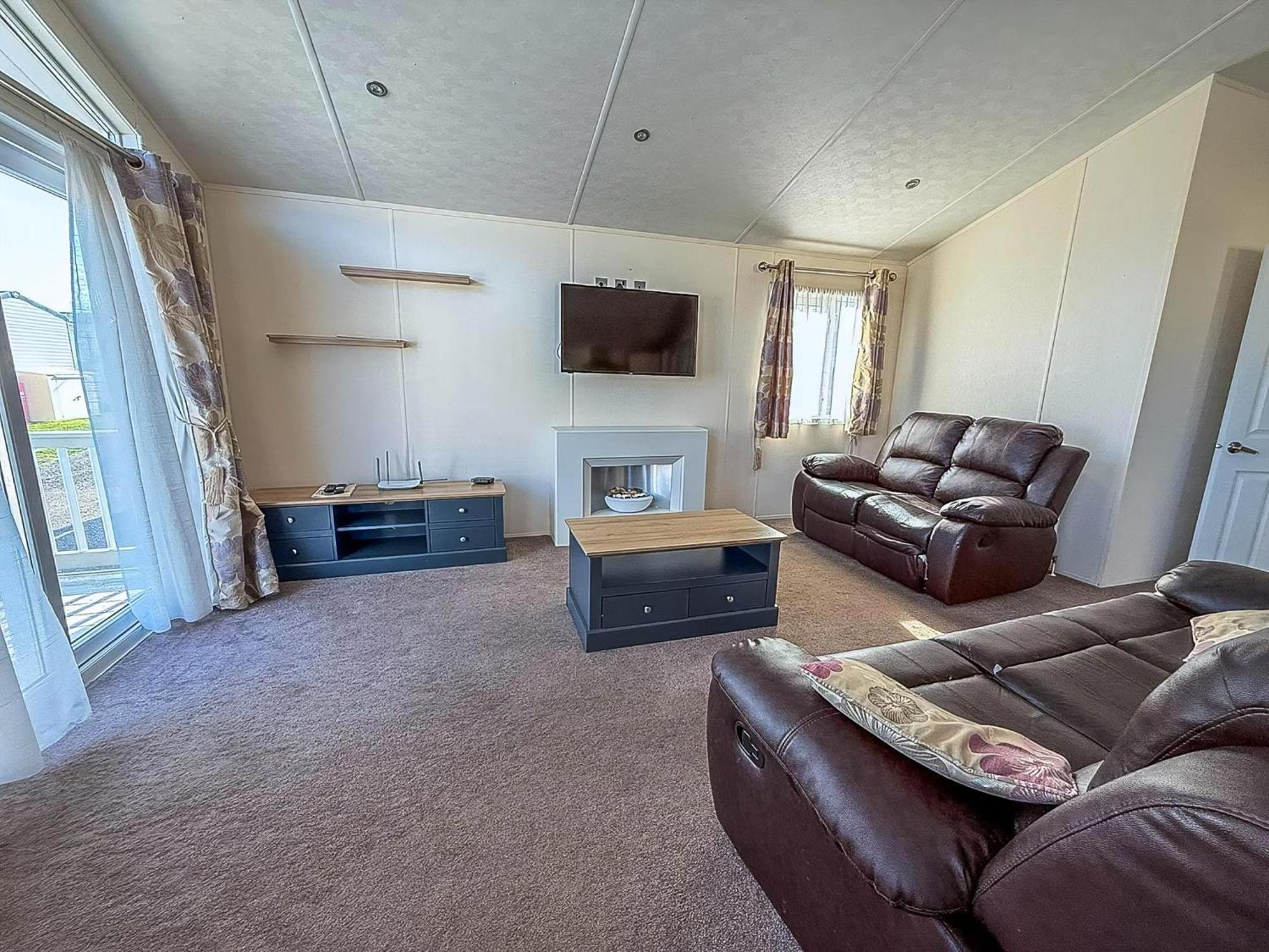Luxury Lodge At Suffolk Sands Holiday Park Ref 45009Mv Felixstowe Exterior photo