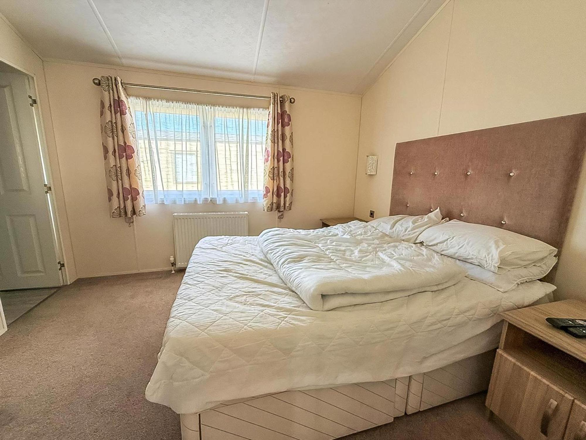 Luxury Lodge At Suffolk Sands Holiday Park Ref 45009Mv Felixstowe Exterior photo