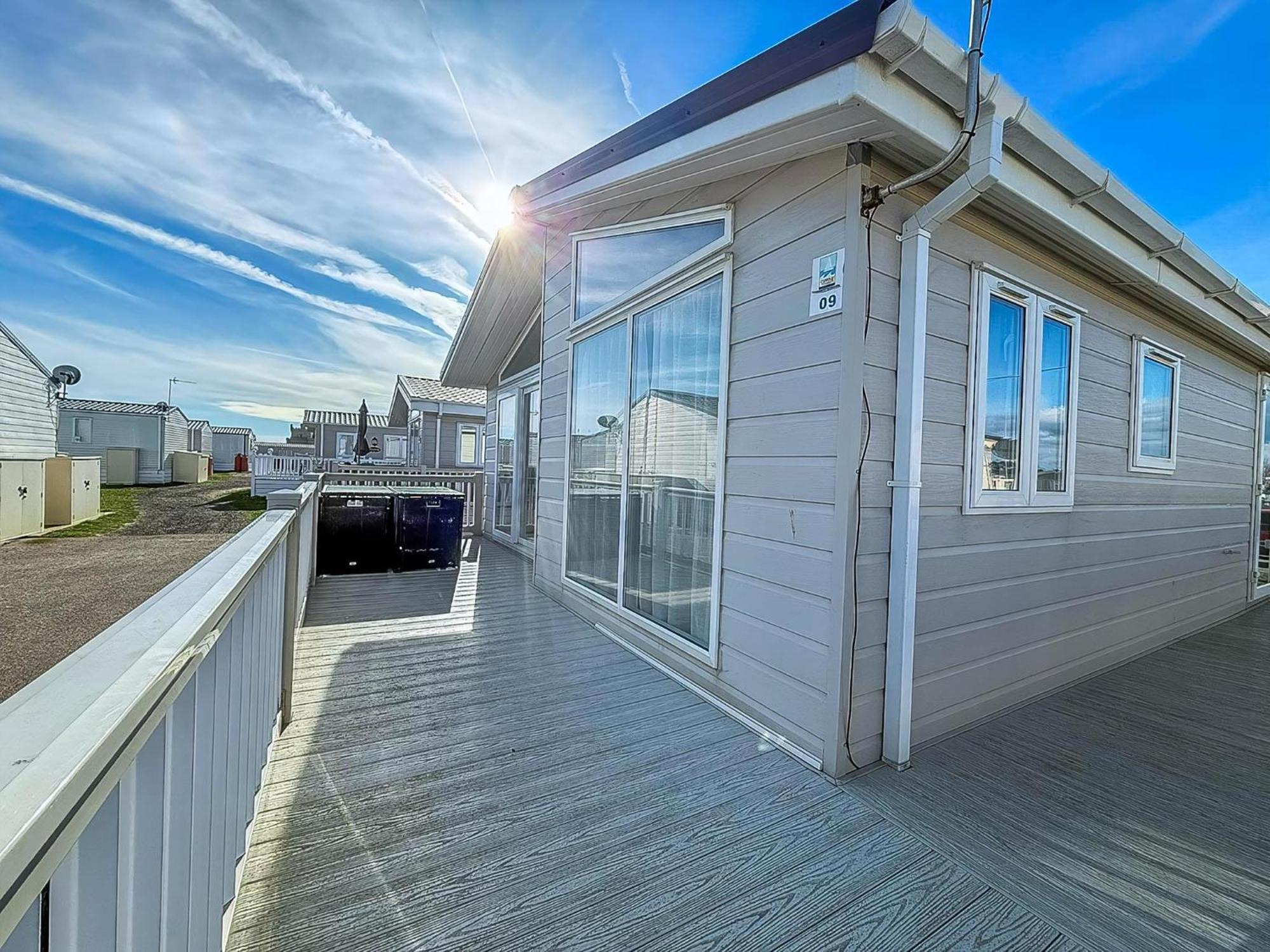 Luxury Lodge At Suffolk Sands Holiday Park Ref 45009Mv Felixstowe Exterior photo